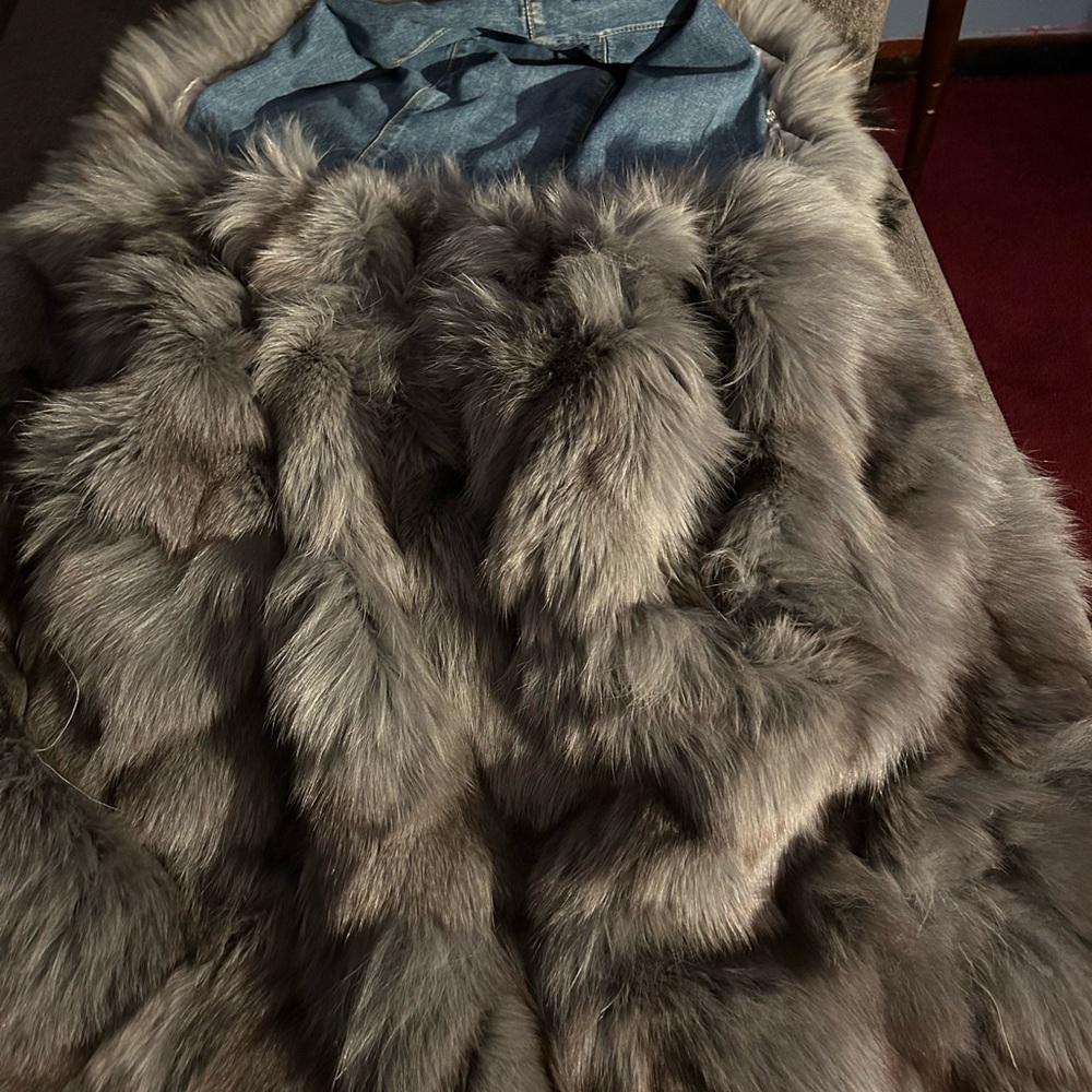 This is beautiful fluffy jacket . - Picture 3 of 3